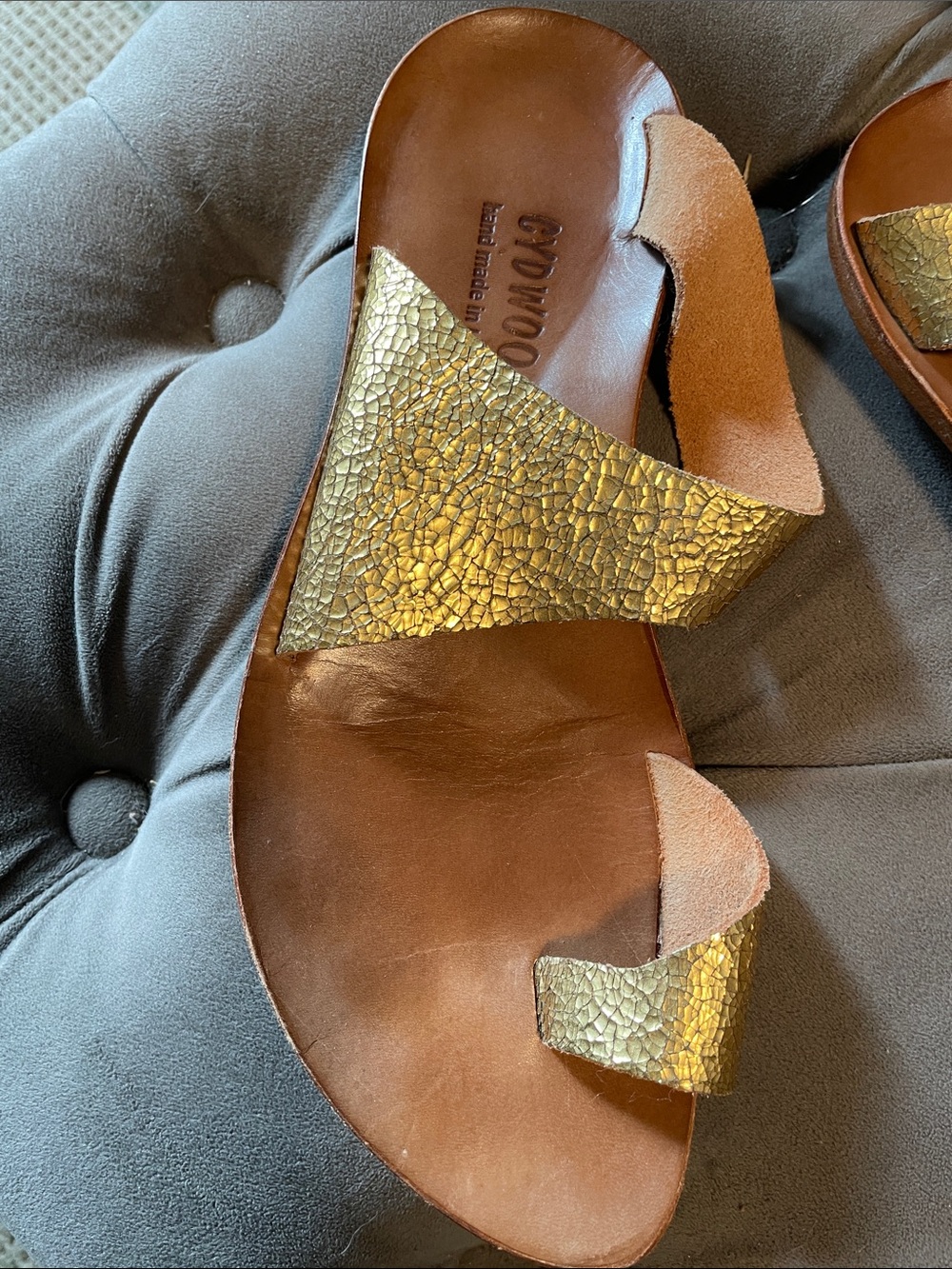 CYDWOQ Women’s Gold Textured Leather Slide Sandals with Toe Loop